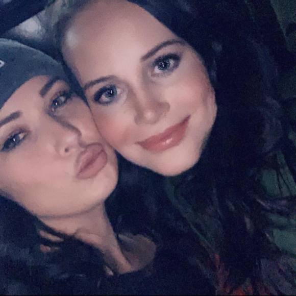 Meet your Posher, Liz - Picture 1 of 1